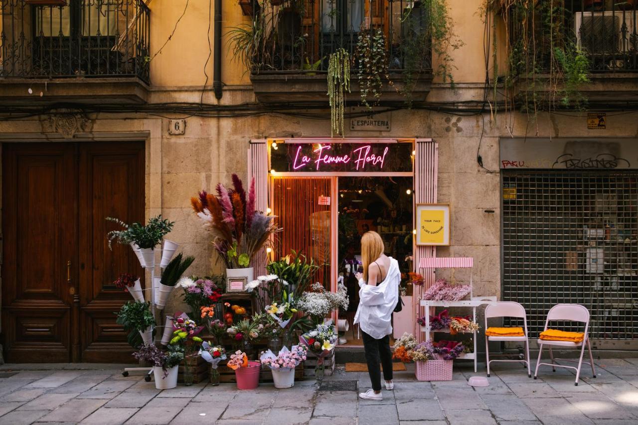 Готель Sonder Paseo De Gracia Барселона Екстер'єр фото A flower shop in Madrid, Spain